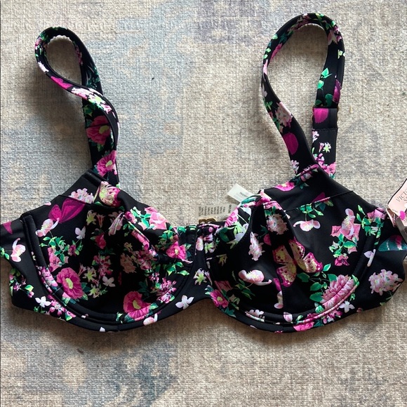 Victoria's Secret Other - Victoria secret bikini top. 36C